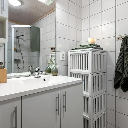3 Bedroom Gorgeous In בית נופש נסביין